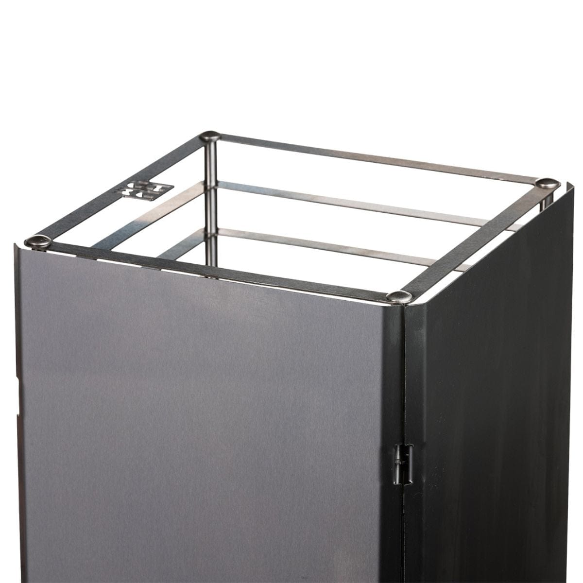 Thanks to the placement of the HUUM reflector panel on the heater, it is possible to achieve half smaller safety distances from the walls.