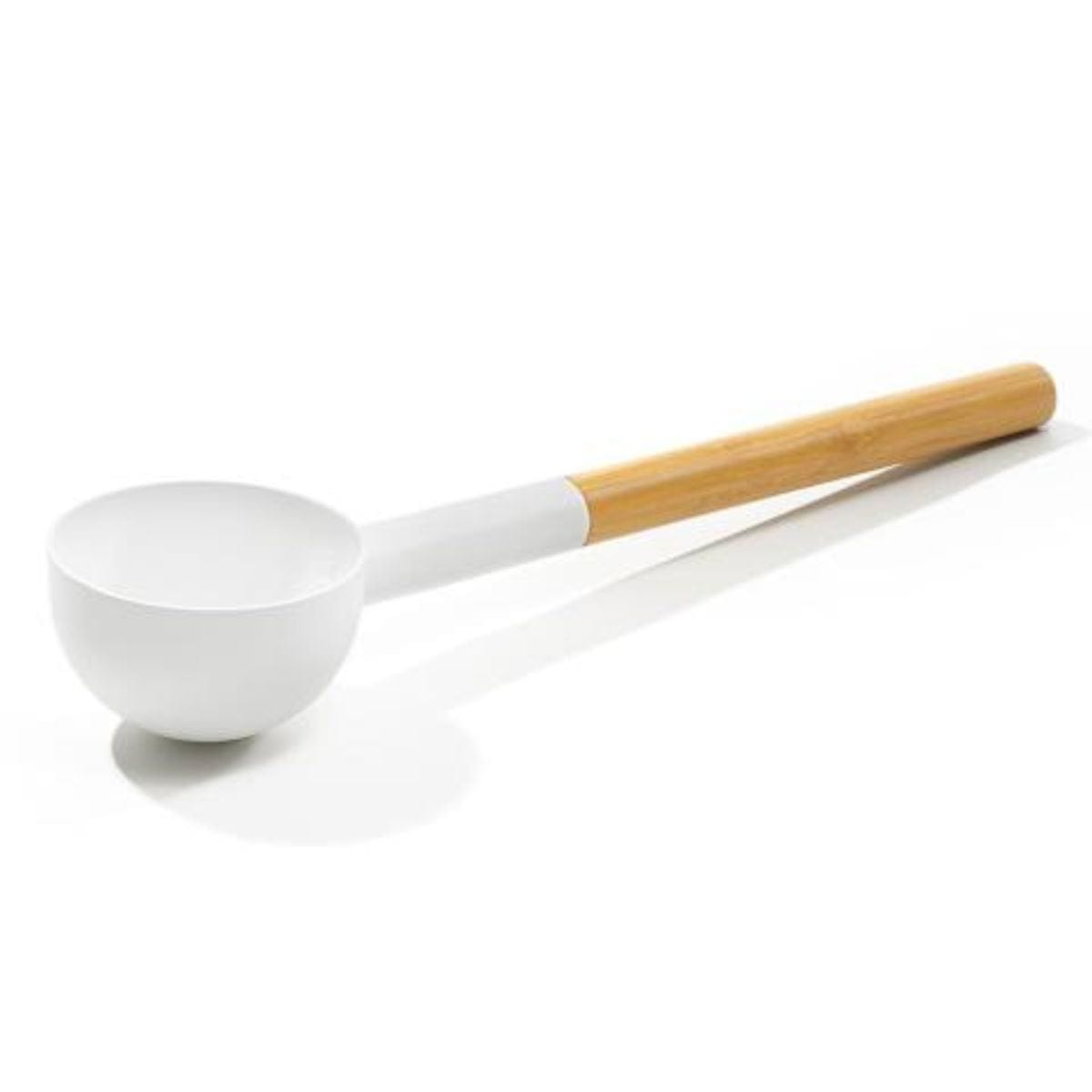 The lightweight bamboo handle of this sauna ladle is thermally efficient and will never become too hot to the touch