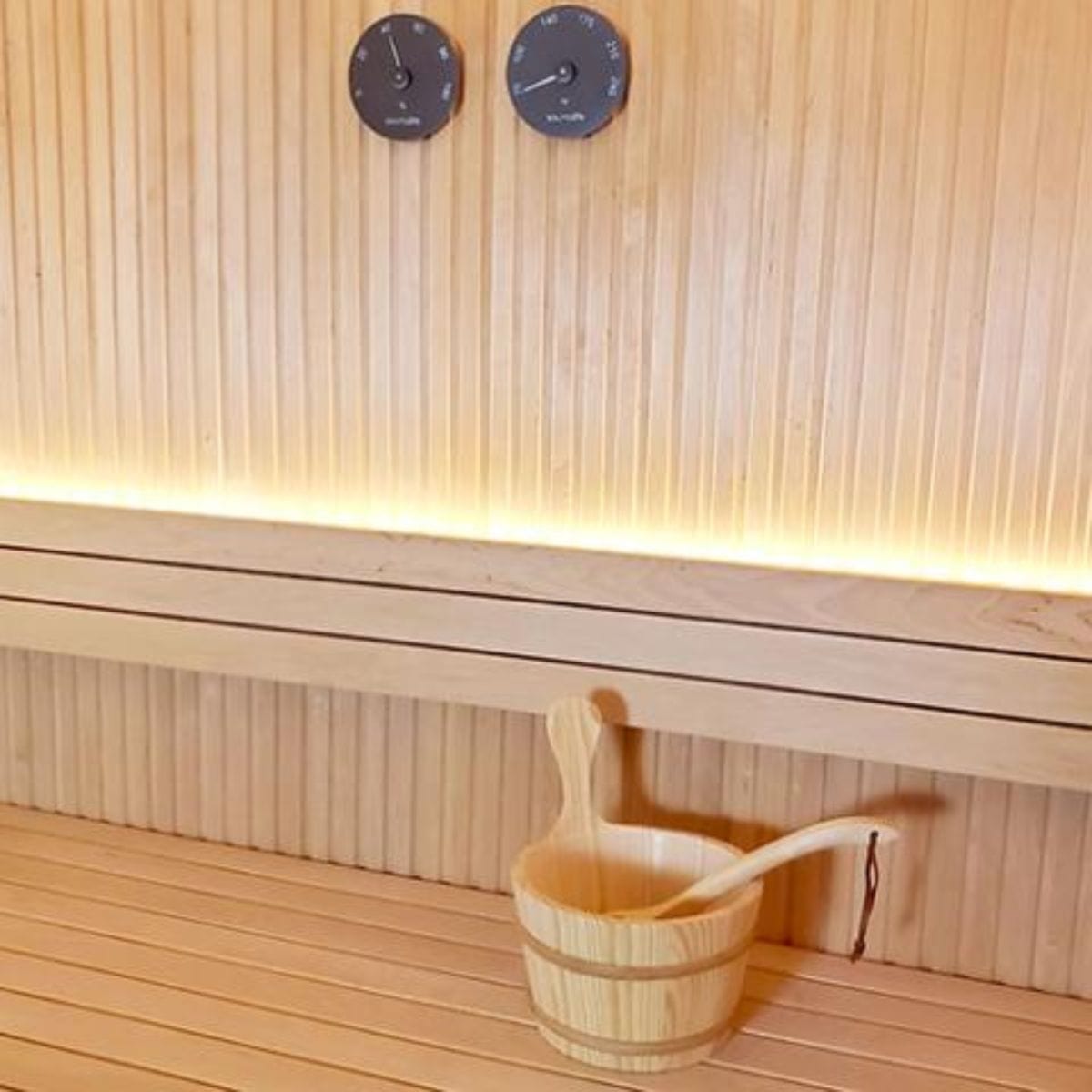 Wooden bucket