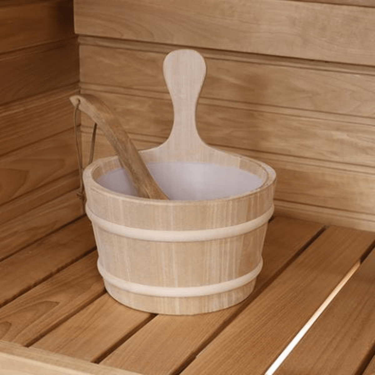 4-liter capacity provides plenty of water for creating steam in your sauna